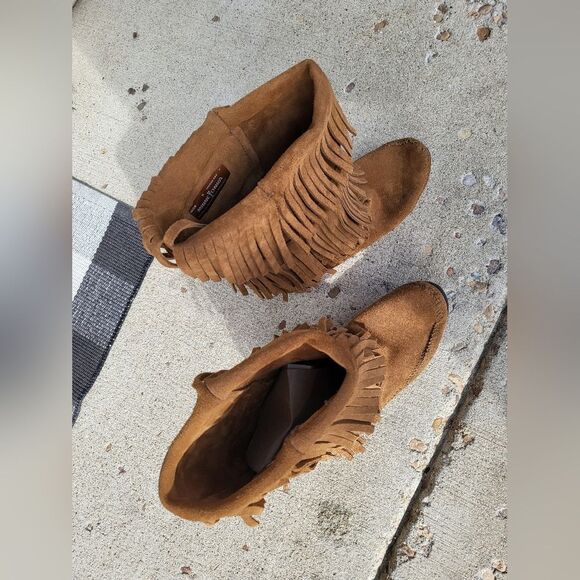 Minnetonka Women's Shoes 3 Layer Fringe Boot Taupe Size 9 - Picture 5 of 11